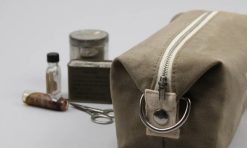 Pouch kanvas untuk promosi sudah dengan sablon logo dan emboss logo