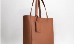 Tote bag kulit promosi sudah include embos logo
