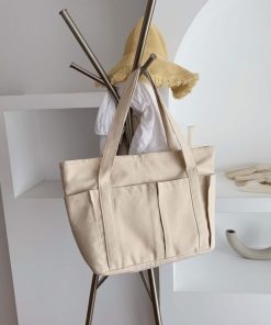 Tote bag bahan kanvas dengan banyak kantong sudah include sablon