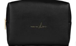 Pouch hitam sudah termasuk sablon logo